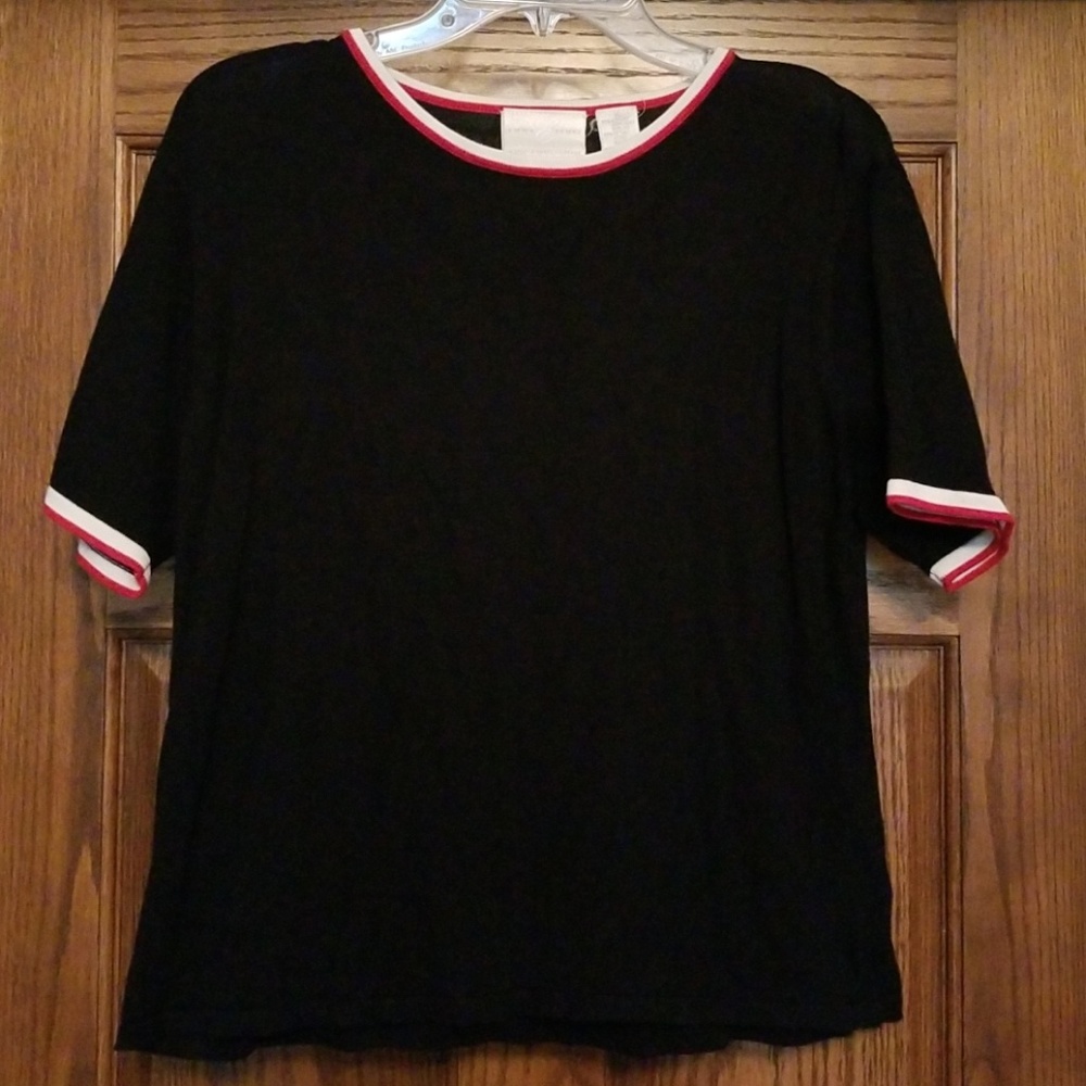 Black short sleeved sweater with red trim